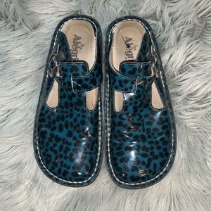 Alegria clogs